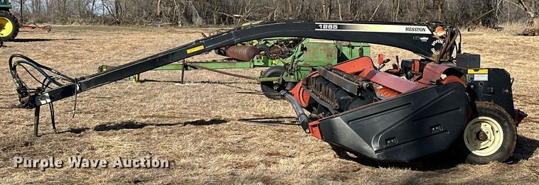 image for item EK0435 Hesston 1265T swather / windrower