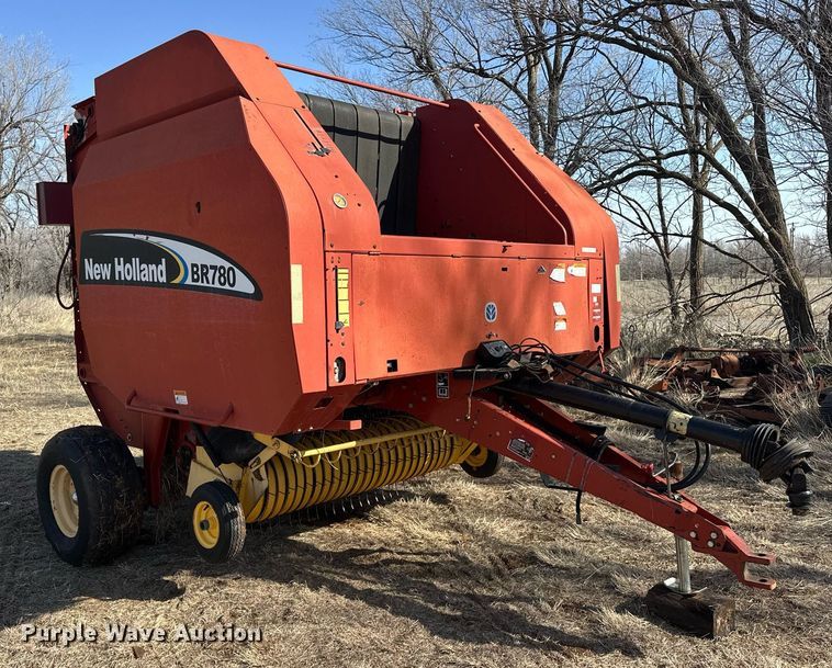 image for item EK0436 2004 New Holland BR780 round baler