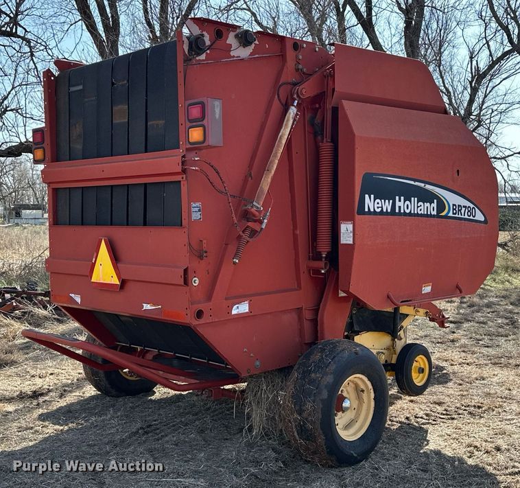 image for item EK0436 2004 New Holland BR780 round baler