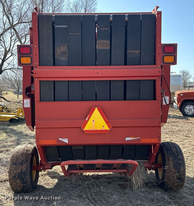 image for item EK0436 2004 New Holland BR780 round baler