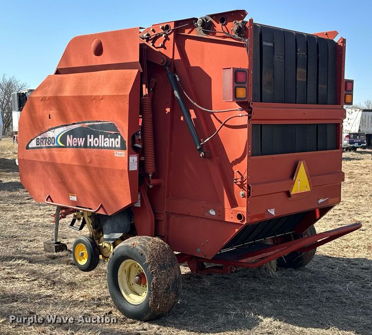 image for item EK0436 2004 New Holland BR780 round baler