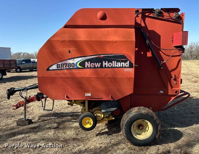image for item EK0436 2004 New Holland BR780 round baler