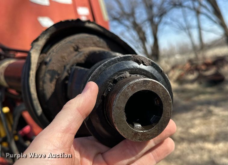 image for item EK0436 2004 New Holland BR780 round baler