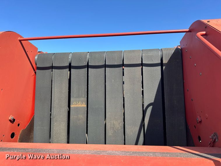 image for item EK0436 2004 New Holland BR780 round baler