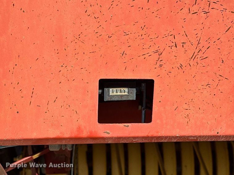 image for item EK0436 2004 New Holland BR780 round baler