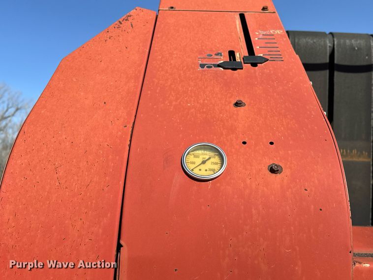 image for item EK0436 2004 New Holland BR780 round baler