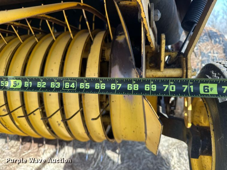 image for item EK0436 2004 New Holland BR780 round baler