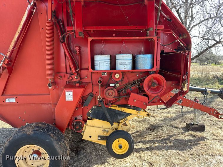 image for item EK0436 2004 New Holland BR780 round baler