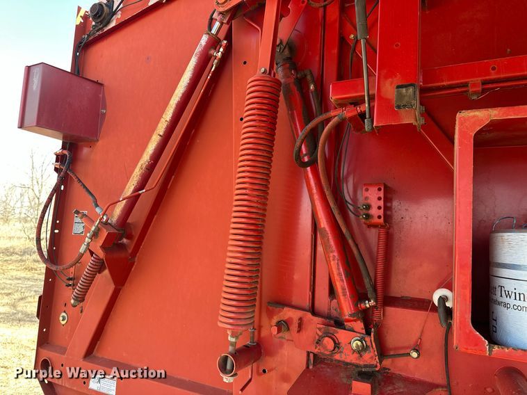 image for item EK0436 2004 New Holland BR780 round baler