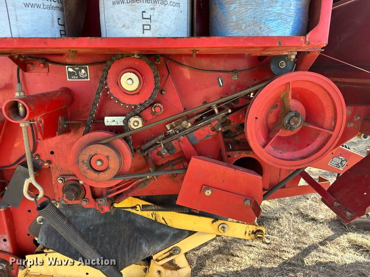 image for item EK0436 2004 New Holland BR780 round baler