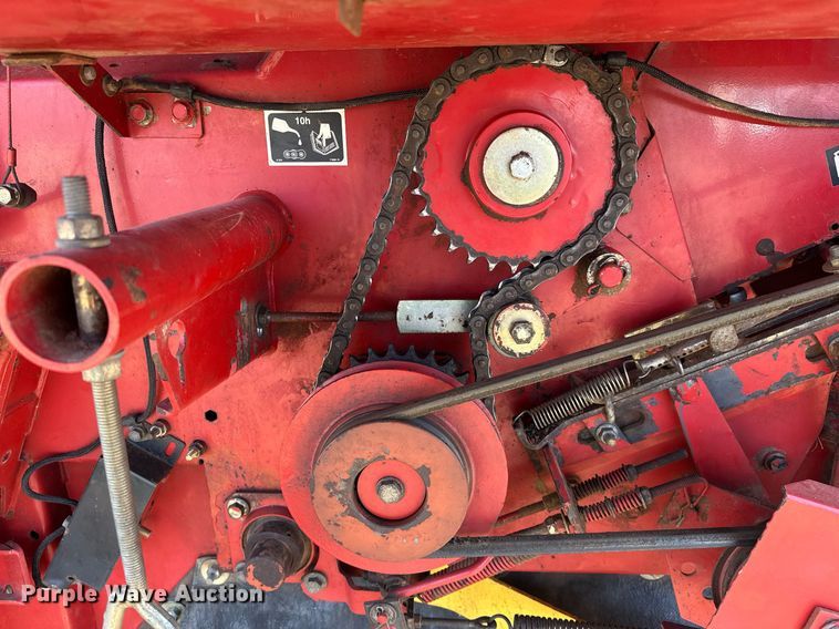 image for item EK0436 2004 New Holland BR780 round baler