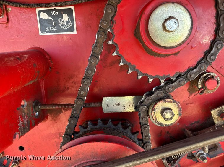 image for item EK0436 2004 New Holland BR780 round baler