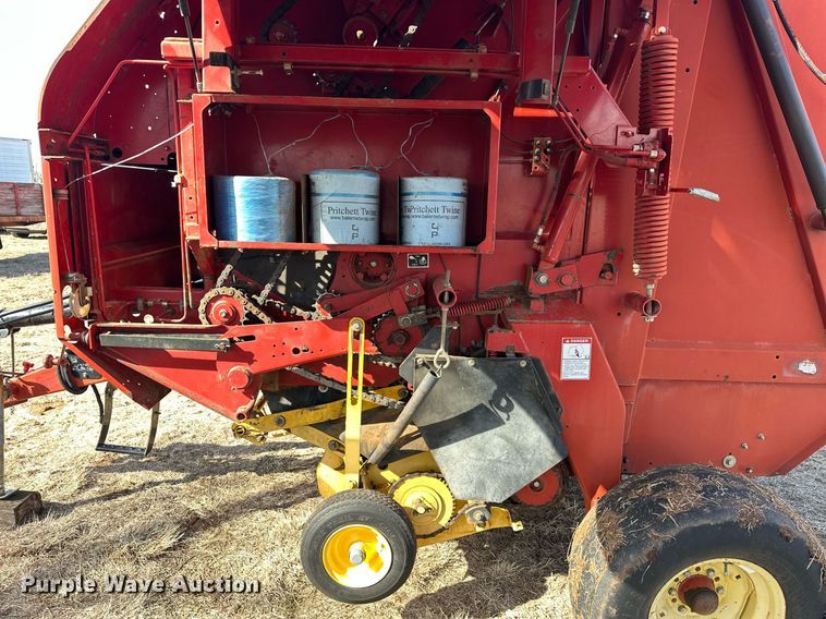 image for item EK0436 2004 New Holland BR780 round baler