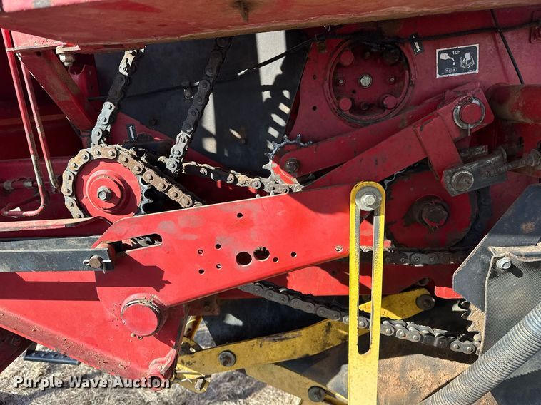 image for item EK0436 2004 New Holland BR780 round baler