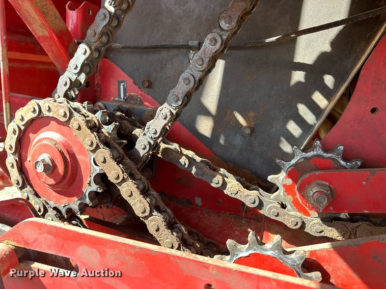 image for item EK0436 2004 New Holland BR780 round baler