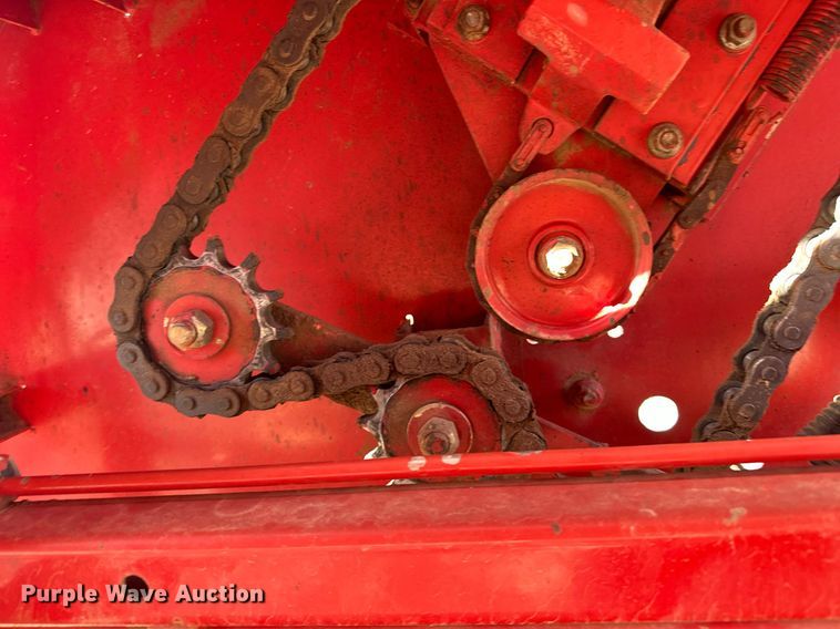 image for item EK0436 2004 New Holland BR780 round baler