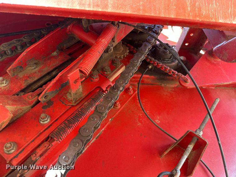 image for item EK0436 2004 New Holland BR780 round baler