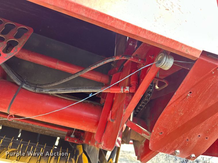 image for item EK0436 2004 New Holland BR780 round baler