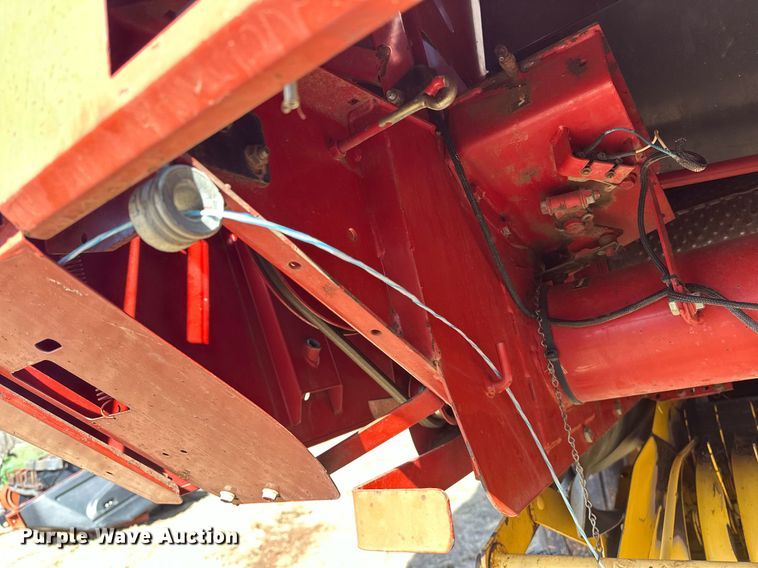 image for item EK0436 2004 New Holland BR780 round baler