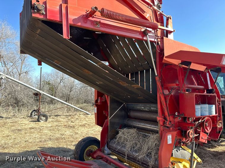 image for item EK0436 2004 New Holland BR780 round baler