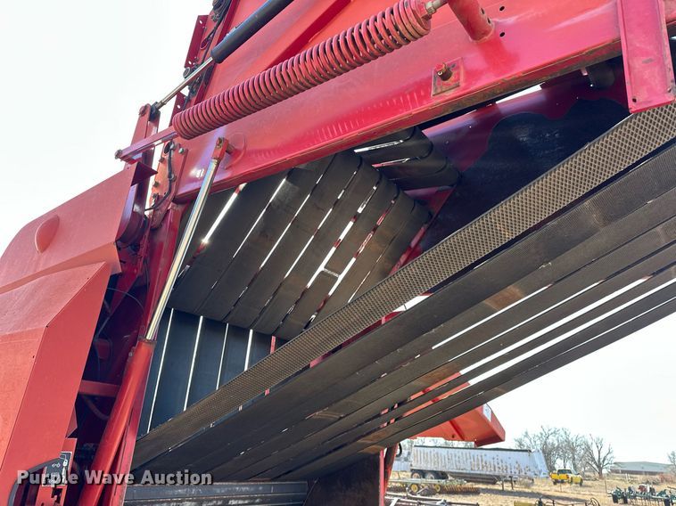 image for item EK0436 2004 New Holland BR780 round baler