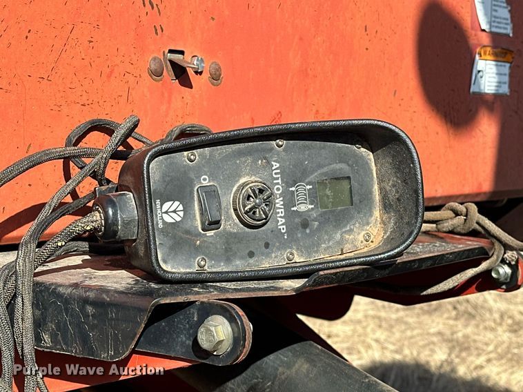 image for item EK0436 2004 New Holland BR780 round baler