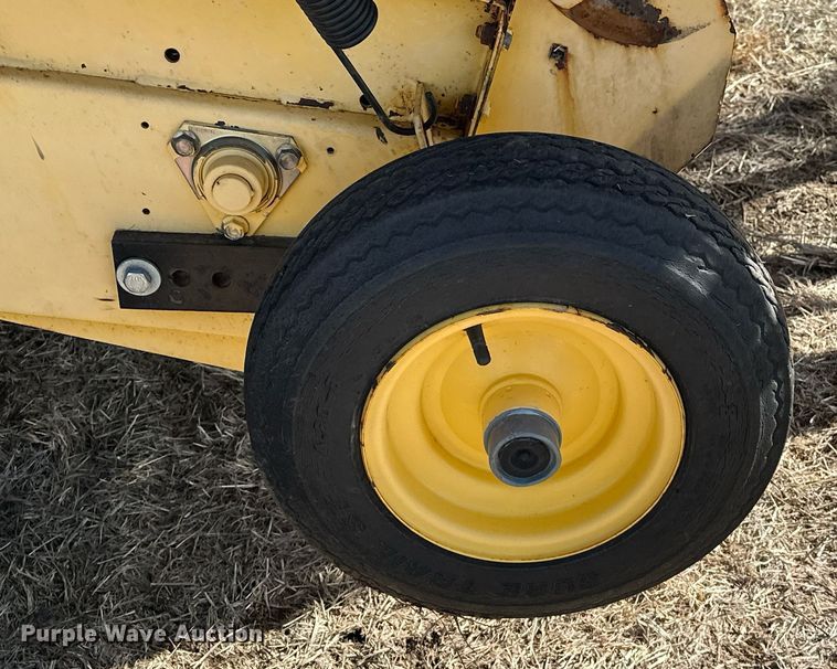 image for item EK0436 2004 New Holland BR780 round baler