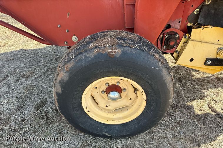 image for item EK0436 2004 New Holland BR780 round baler