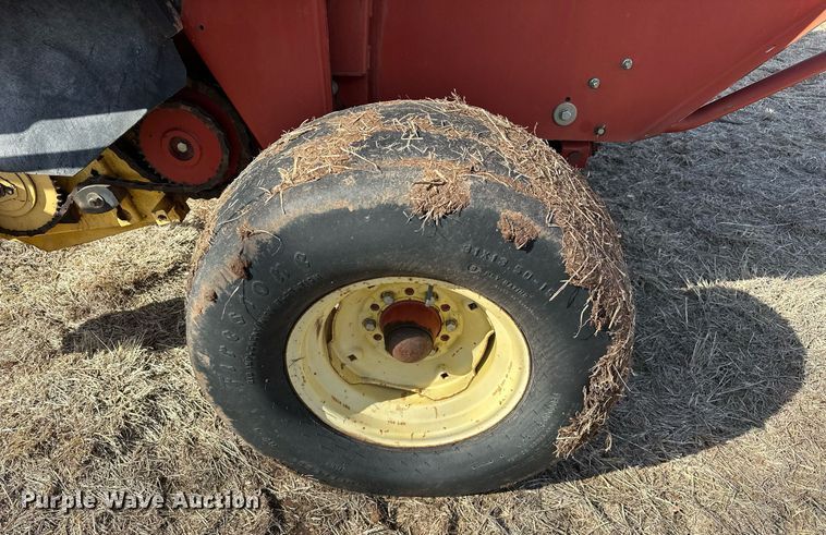 image for item EK0436 2004 New Holland BR780 round baler