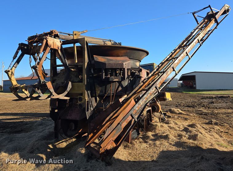 image for item EL5685 2004 Mighty Giant tub grinder