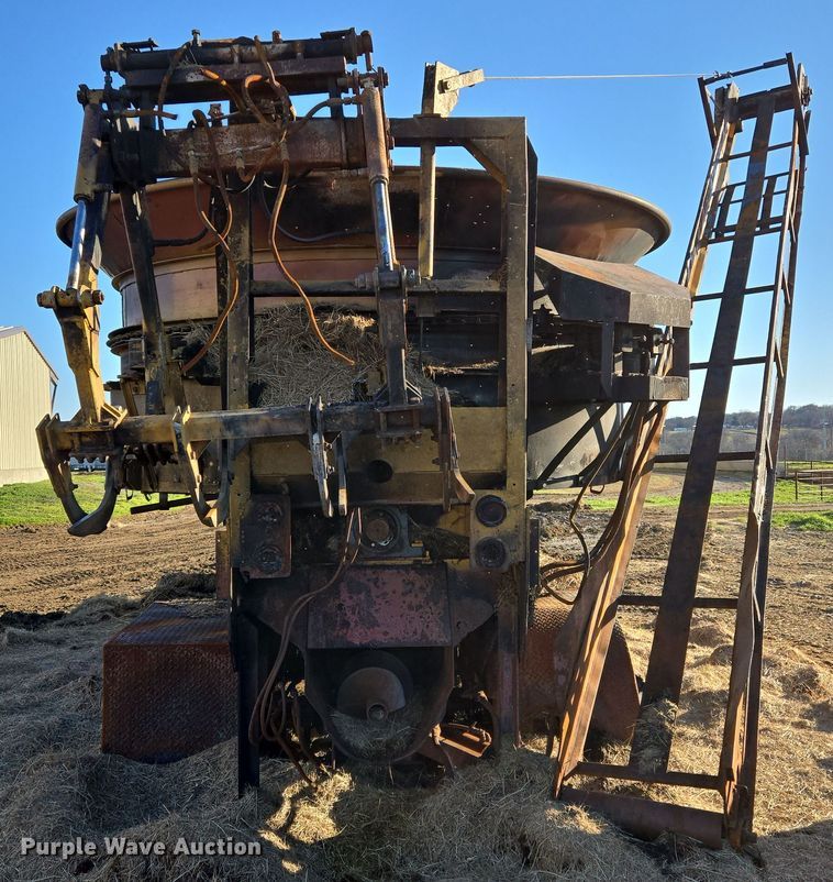 image for item EL5685 2004 Mighty Giant tub grinder