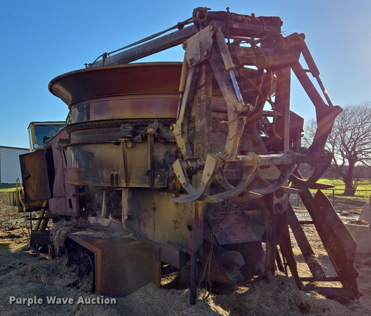 image for item EL5685 2004 Mighty Giant tub grinder