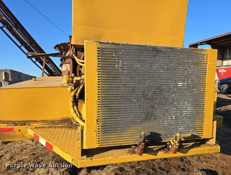 image for item EL5685 2004 Mighty Giant tub grinder