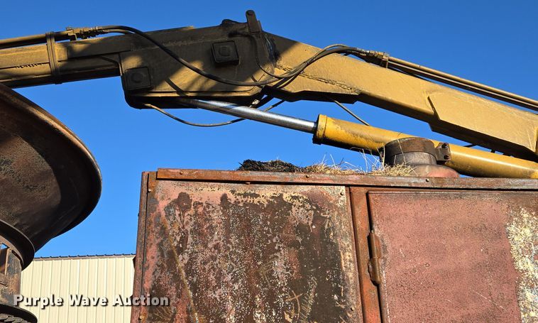 image for item EL5685 2004 Mighty Giant tub grinder