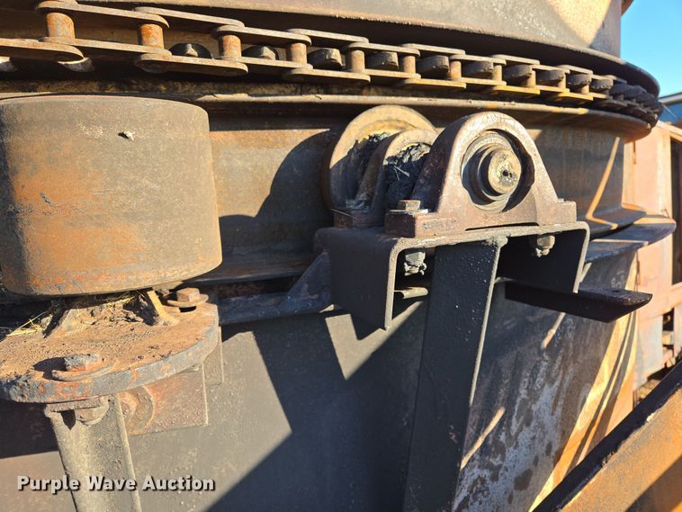 image for item EL5685 2004 Mighty Giant tub grinder