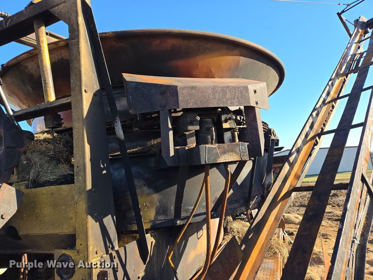 image for item EL5685 2004 Mighty Giant tub grinder