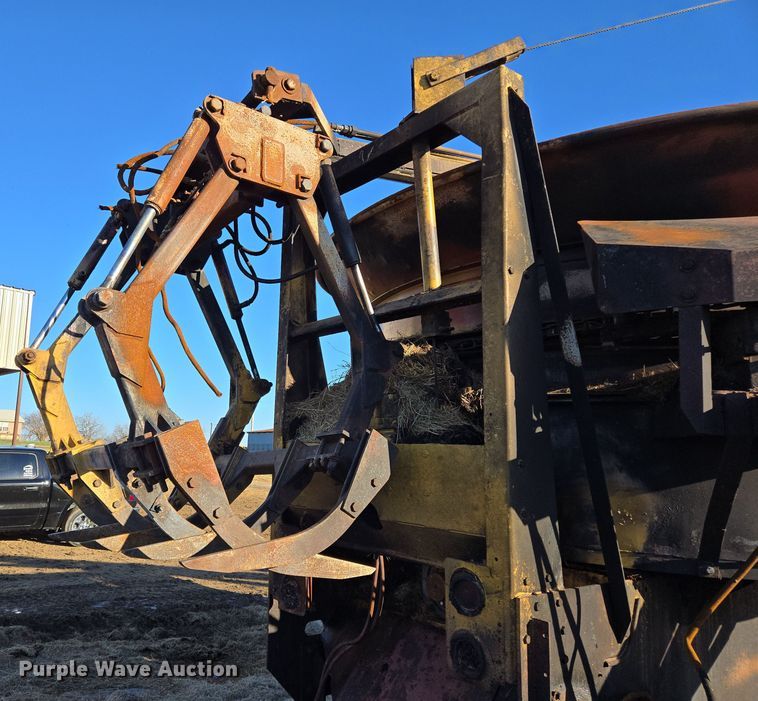 image for item EL5685 2004 Mighty Giant tub grinder