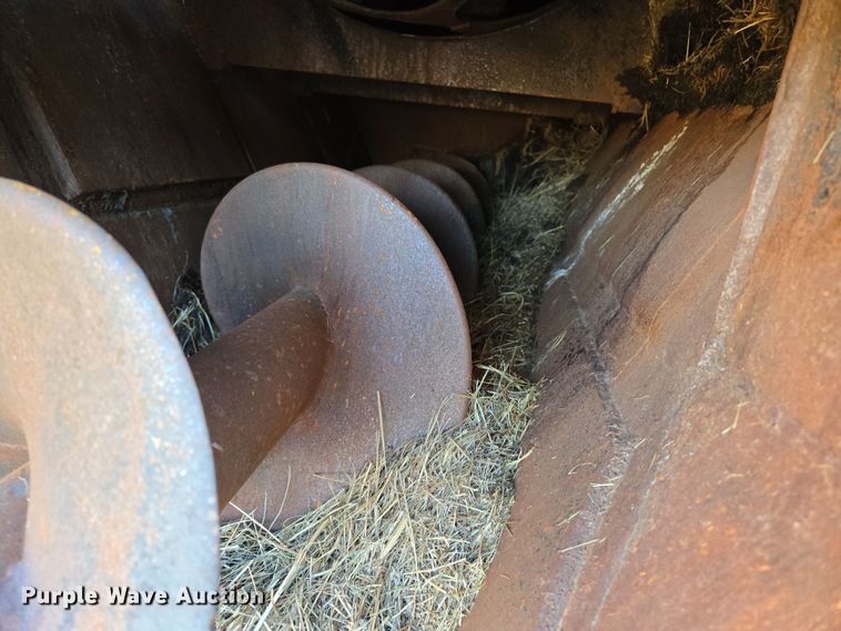 image for item EL5685 2004 Mighty Giant tub grinder