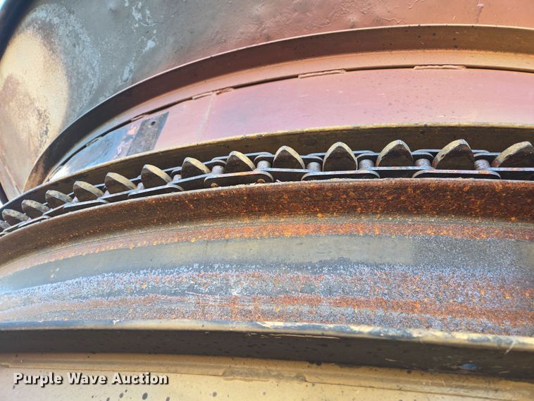 image for item EL5685 2004 Mighty Giant tub grinder