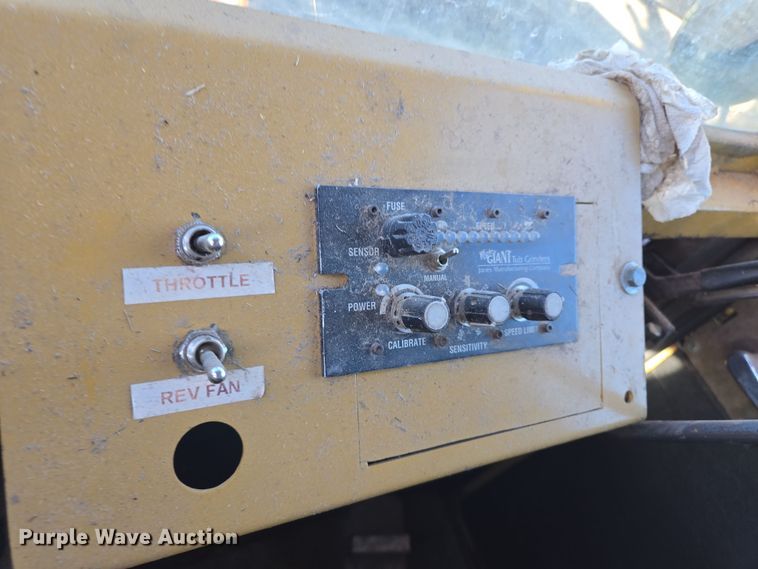 image for item EL5685 2004 Mighty Giant tub grinder