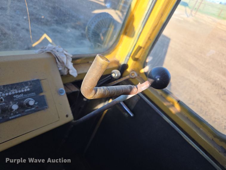 image for item EL5685 2004 Mighty Giant tub grinder