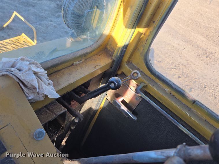 image for item EL5685 2004 Mighty Giant tub grinder