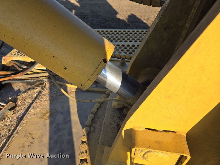 image for item EL5685 2004 Mighty Giant tub grinder