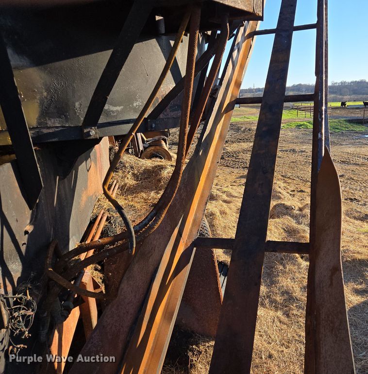 image for item EL5685 2004 Mighty Giant tub grinder