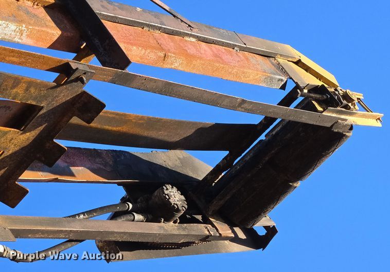 image for item EL5685 2004 Mighty Giant tub grinder