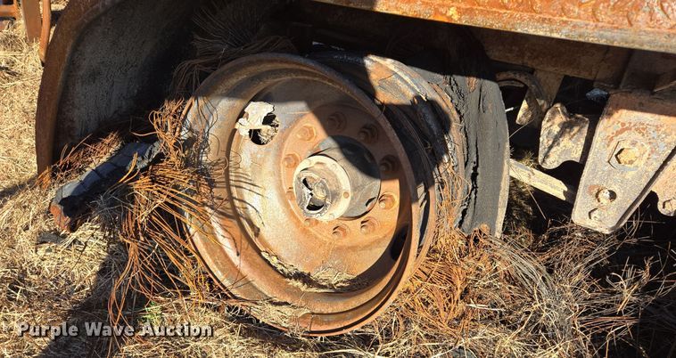 image for item EL5685 2004 Mighty Giant tub grinder