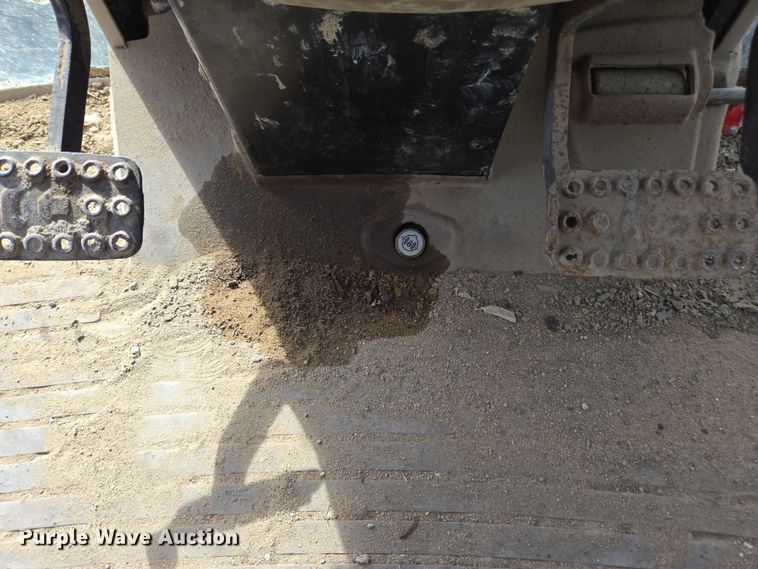 image for item EN6009 2004 John Deere 6415 MFWD tractor