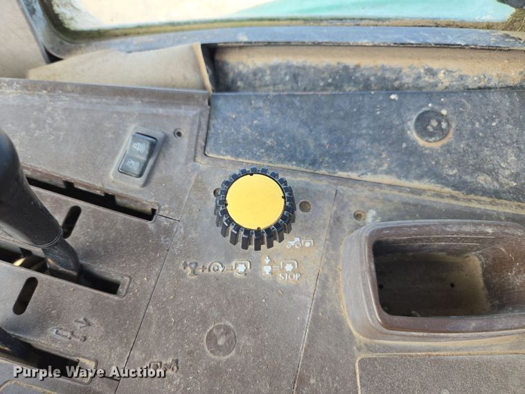 image for item EN6009 2004 John Deere 6415 MFWD tractor