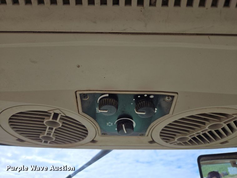 image for item EN6009 2004 John Deere 6415 MFWD tractor