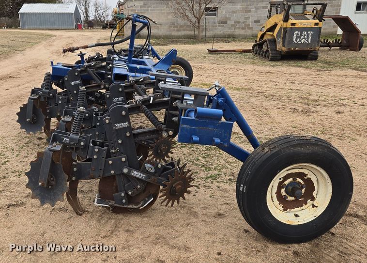 image for item EN8685 Yetter strip-till